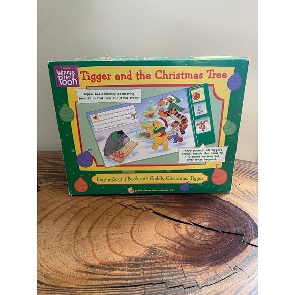 NEW Winnie the Pooh: Tigger and the Christmas Tree - Picture 3 of 7